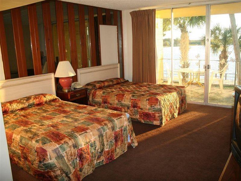 The Port Hotel And Marina Crystal River Bagian luar foto