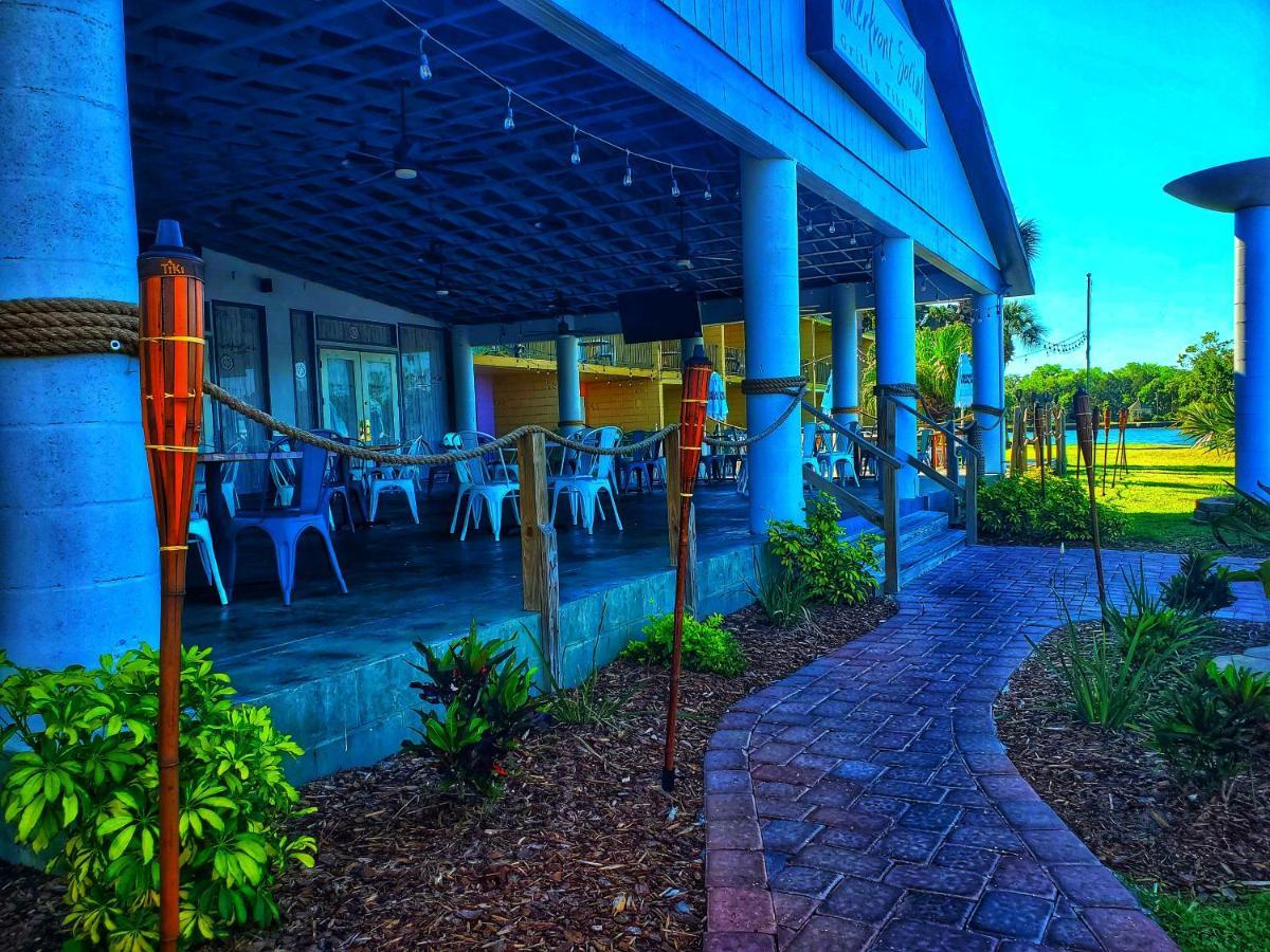 The Port Hotel And Marina Crystal River Bagian luar foto