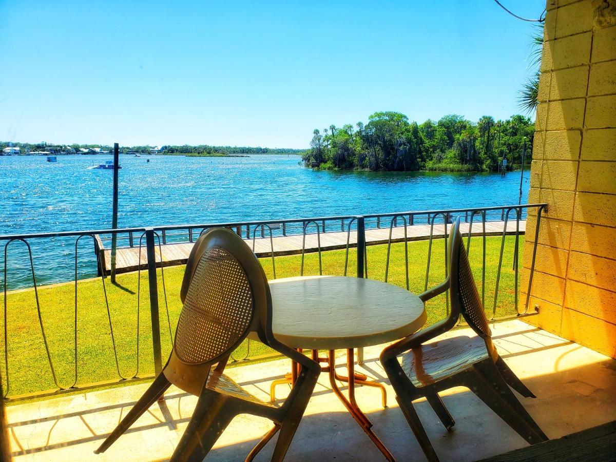 The Port Hotel And Marina Crystal River Bagian luar foto