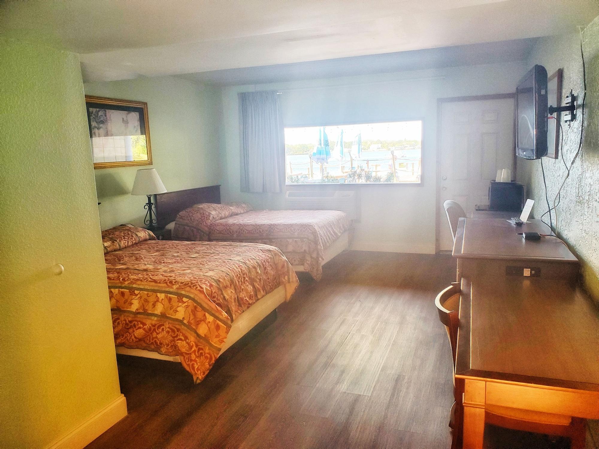 The Port Hotel And Marina Crystal River Bagian luar foto