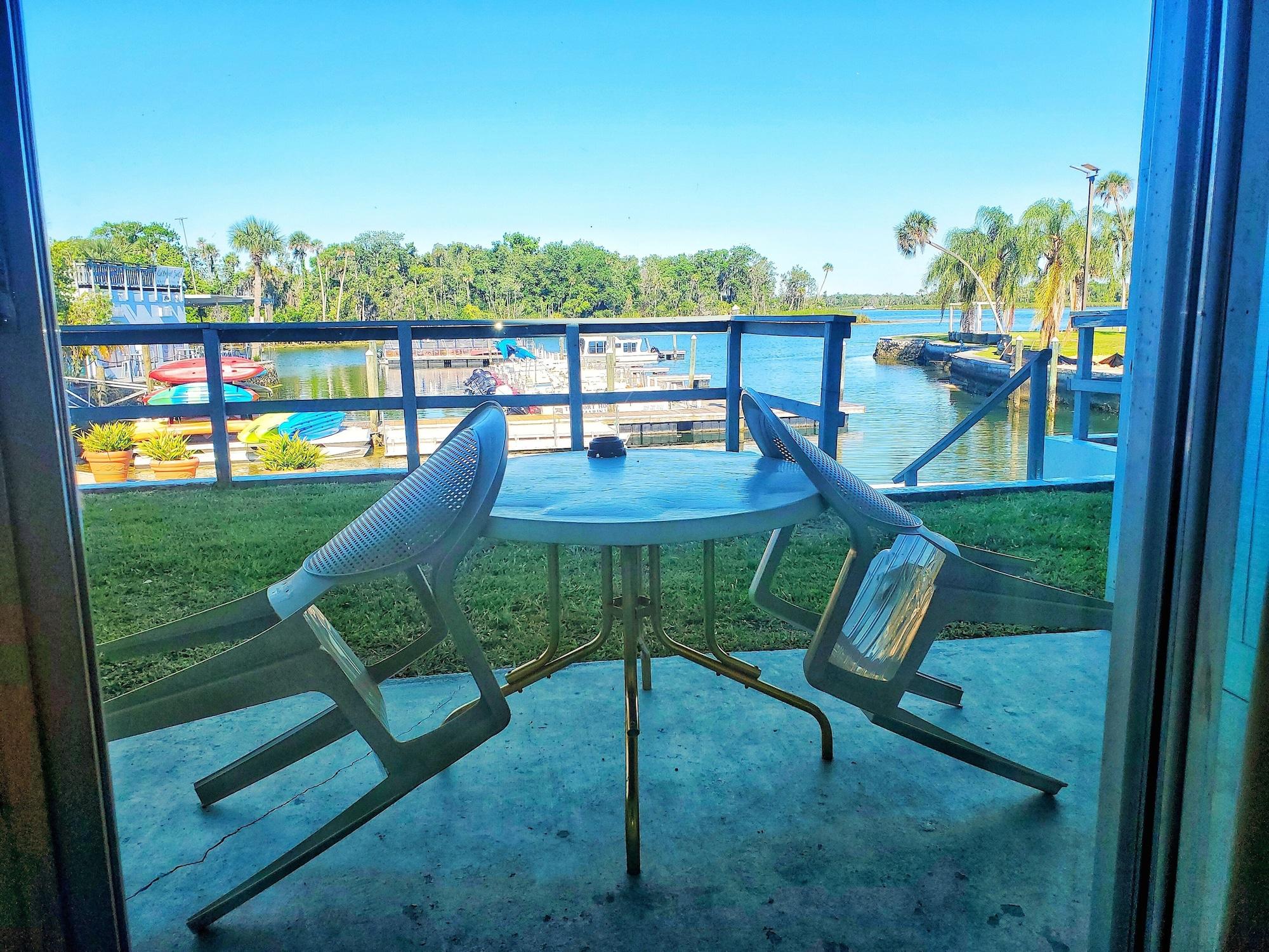 The Port Hotel And Marina Crystal River Bagian luar foto