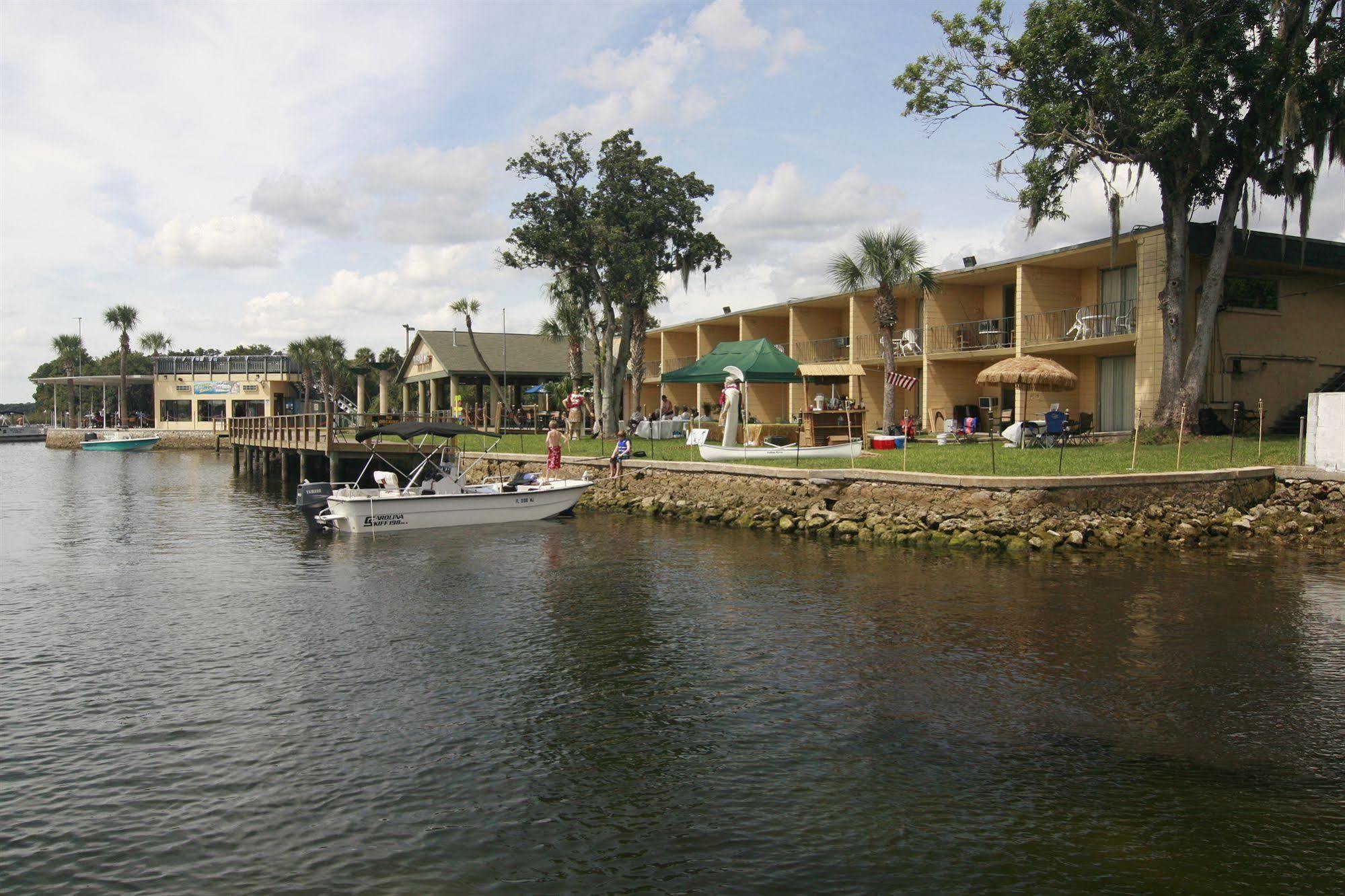 The Port Hotel And Marina Crystal River Bagian luar foto